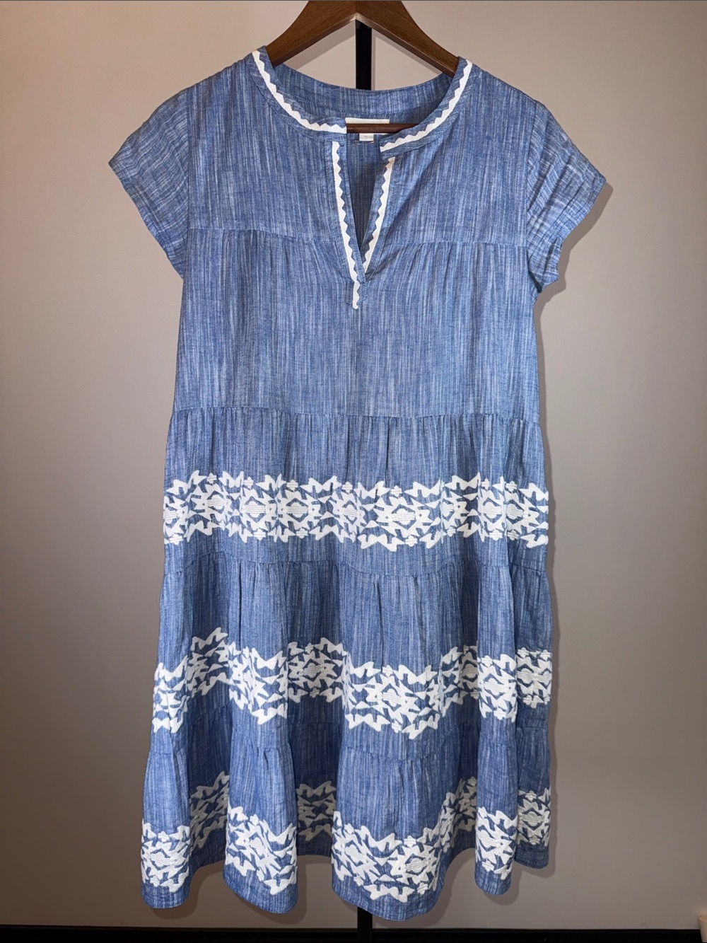 Roller Rabbit Pamela Chambray Embroidered Tiered Mini Dress Blue White. Size XS
